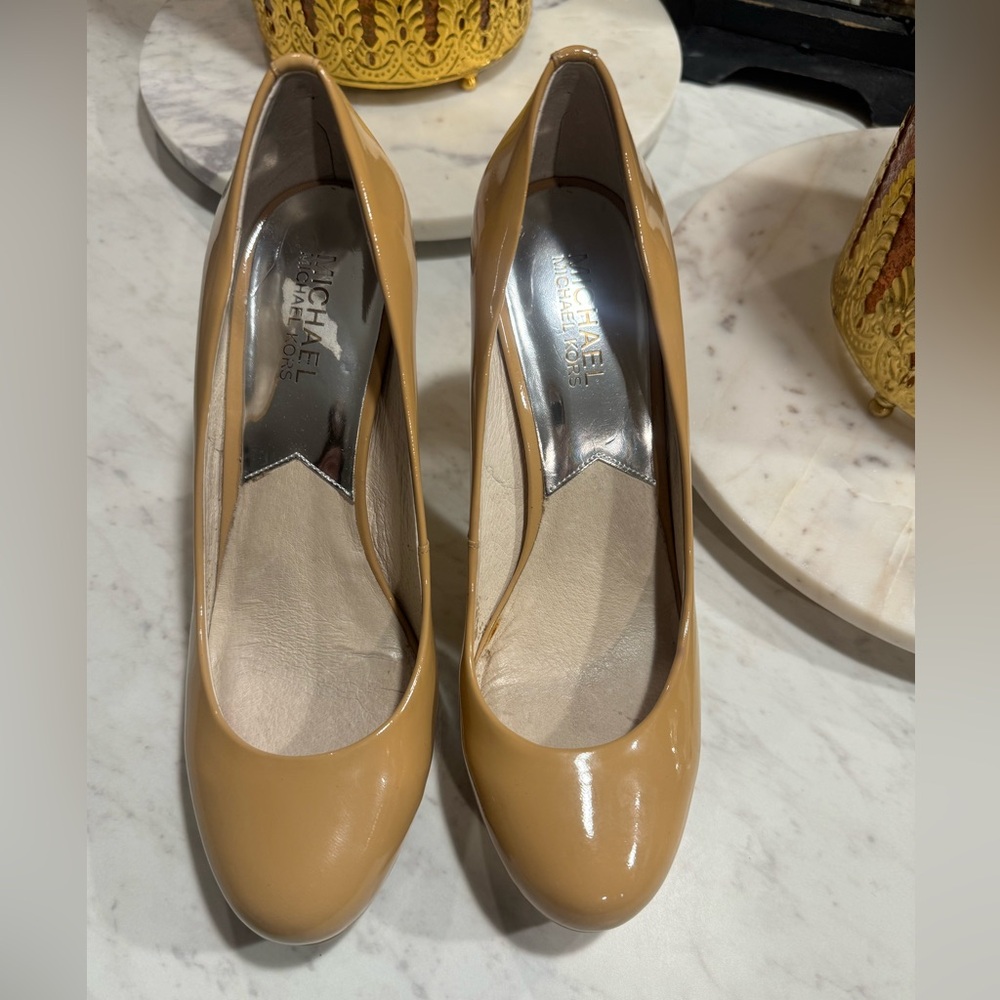 MICHAEL KORS HEEL SIZE: 8 1/2 M